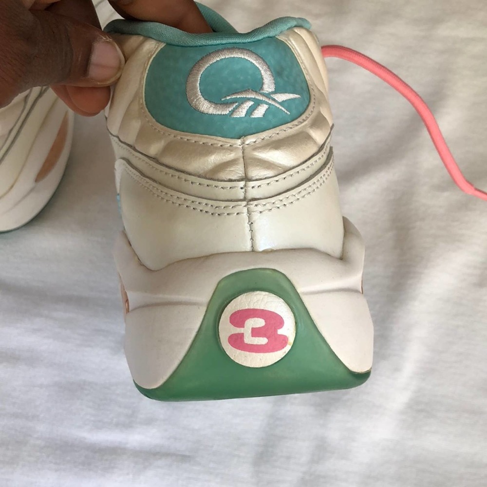 Girls green and pink lace Reebok Basketball shoe. - Picture 9 of 12